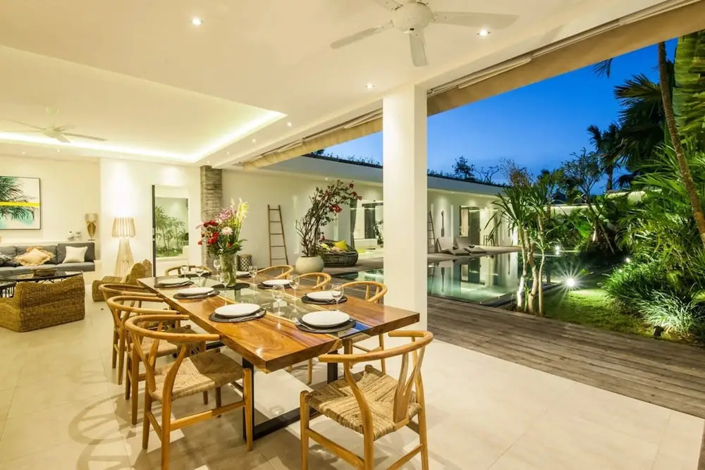 Villa Hugo - Luxury 4BR Private Villa, Walking Distance to Berawa Beach