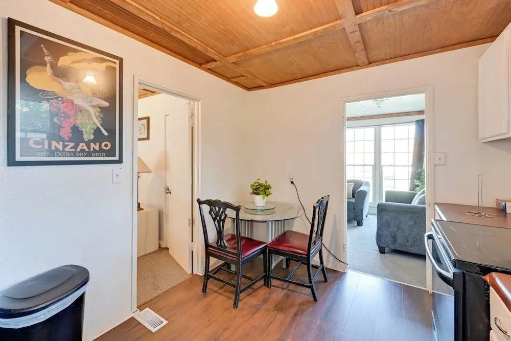 2 Mi to Center City: Charlotte North End Home