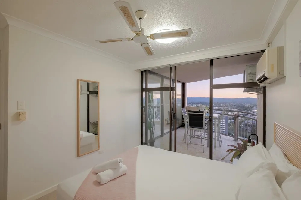 Heart of Surfers Paradise - Ocean Views