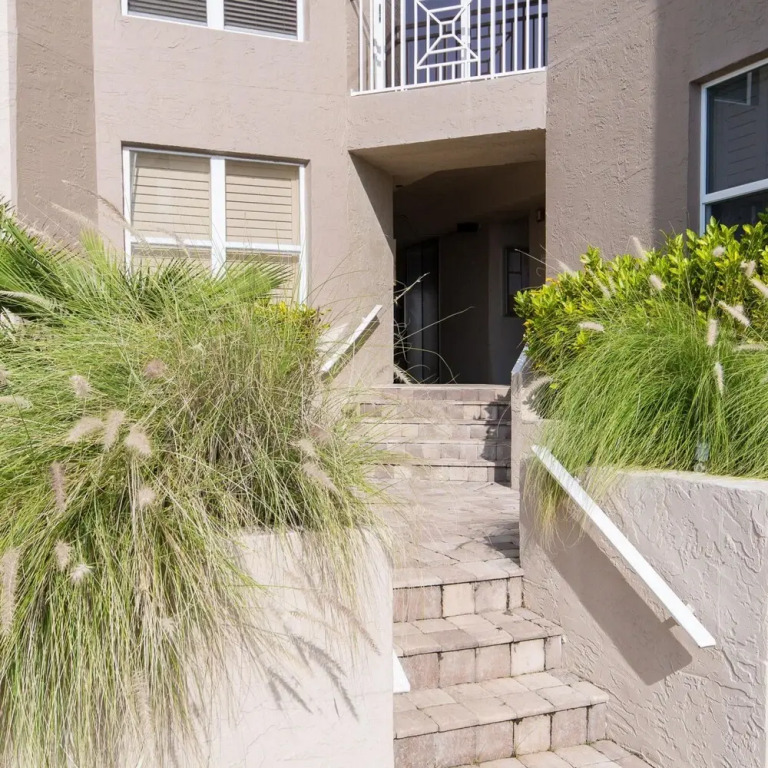 Beachfront Palm House - Walk Right out to the Pool Beach Access - Ph1b