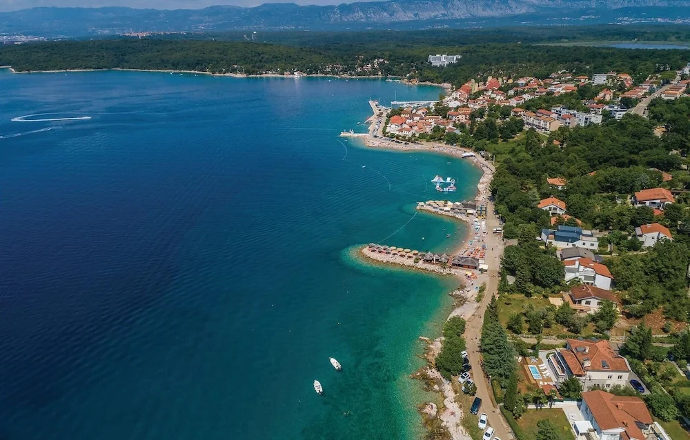 Amazing Apartment in Njivice With Wifi and 3 Bedrooms