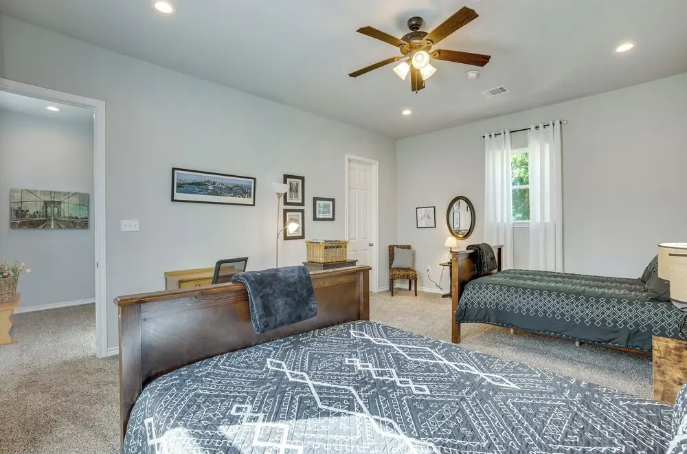 Pet-friendly Tomball Home: Walk to Main Street!