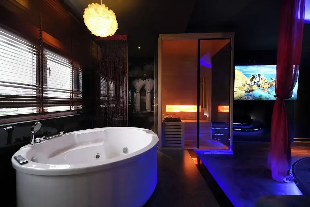 Lamour Hotel