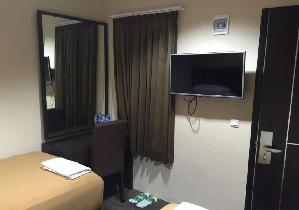 Super OYO Townhouse OAK Hotel Fiducia Pondok Gede