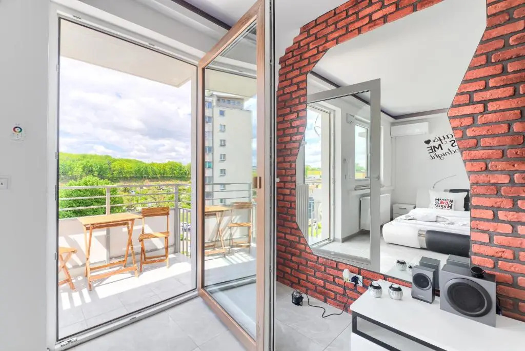 Good Day Apartments- private parking new town
