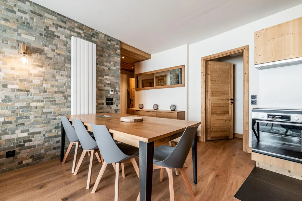 SORBUS - Contemporary Apartment in Luxury Residence