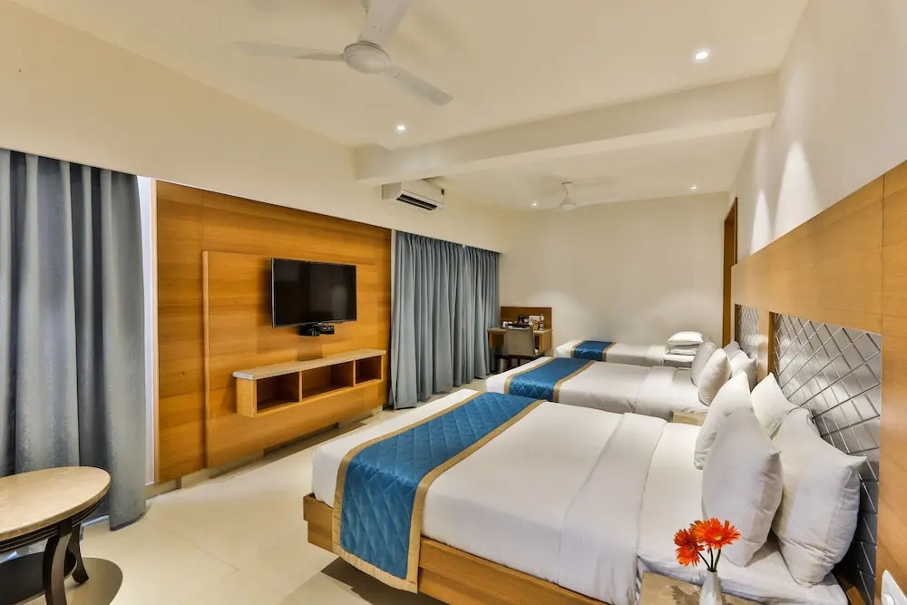 Hotel Vbr Grand Inn