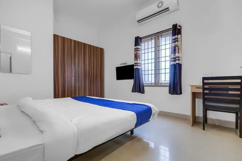 Silverkey Pallikaranai By OYO Rooms