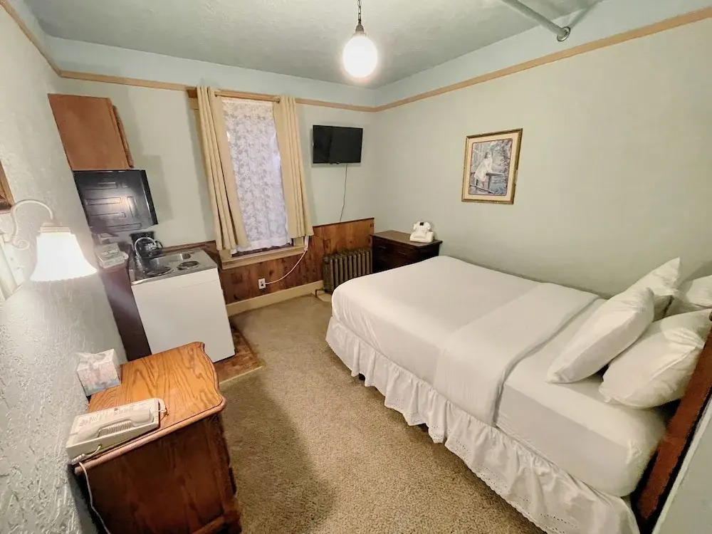 Alaskan Hotel and Bar
