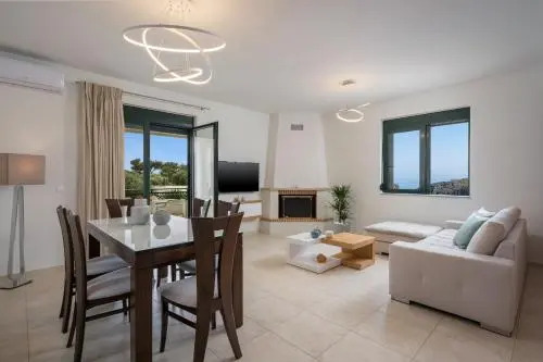 Villa Georgia Heated Pool & Jet-Tub