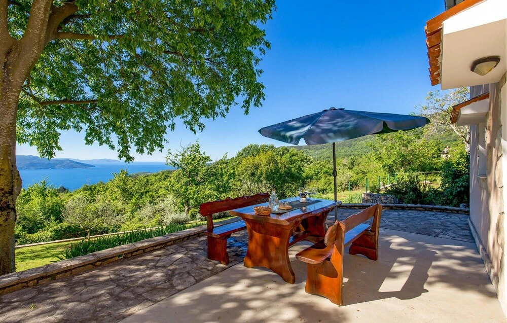 Stunning Home in Moscenice With Wifi and 2 Bedrooms