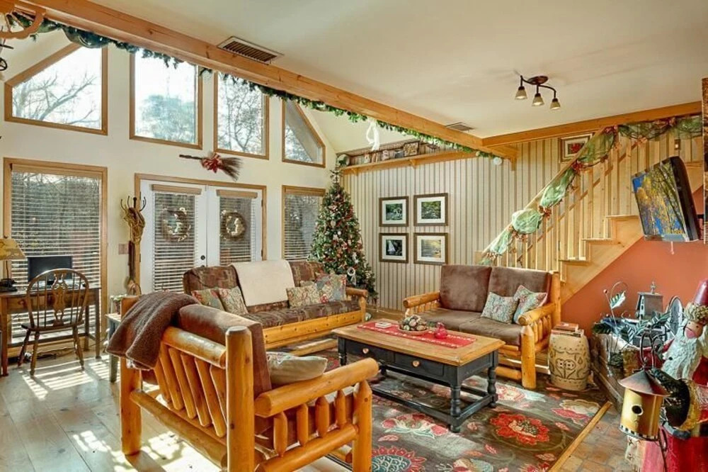 Bear Ridge 3 Bedroom Home with Hot Tub