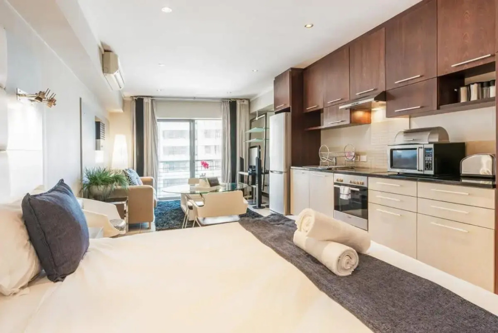Studio with Fast WIFI in the Central Business District w Parking