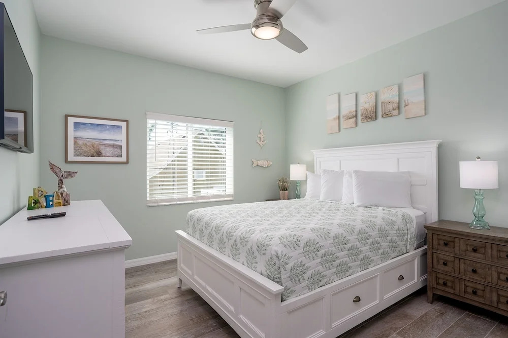 233 Delmar Avenue - Beautiful Private Pool Home 3 Bedroom Home by RedAwning