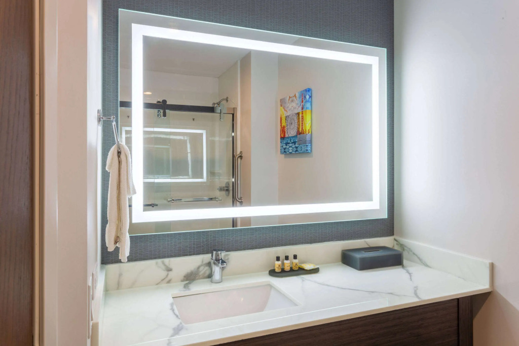 La Quinta Inn & Suites by Wyndham Shorewood