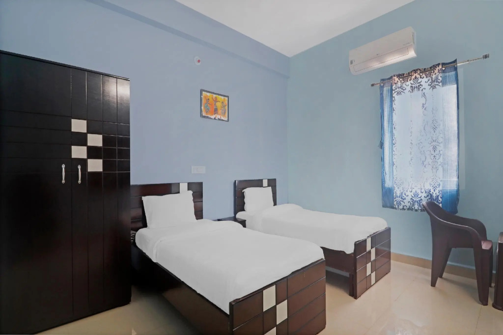 OYO 82717 Manohar Grand Kukatpally