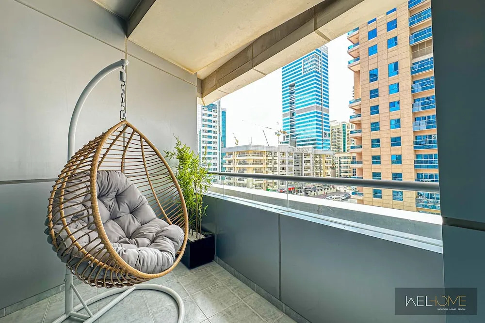 WelHome - Mesmerizing 1BR Apartment in Damac Waves A