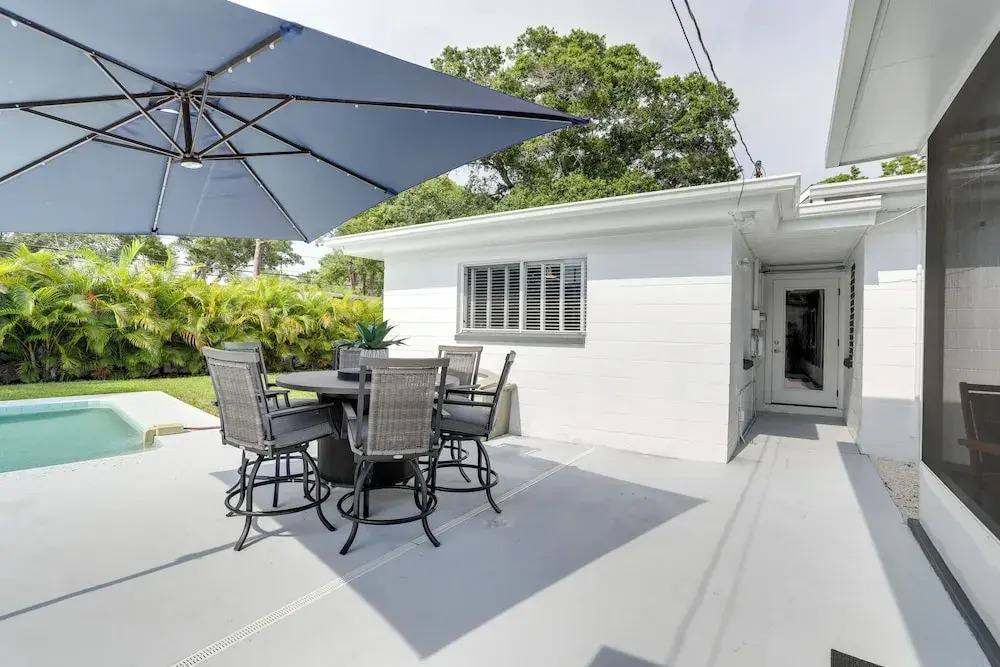 Bright Pinellas Park Getaway w/ Private Pool!