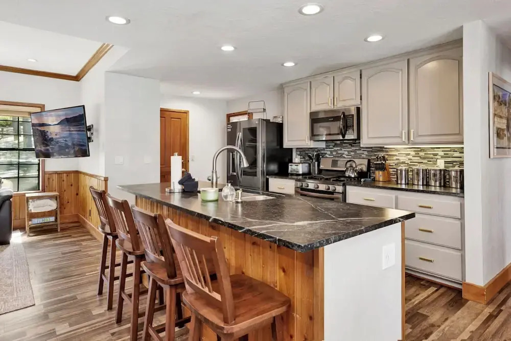 Serenity Cove Lake House #2472 by Big Bear Vacations
