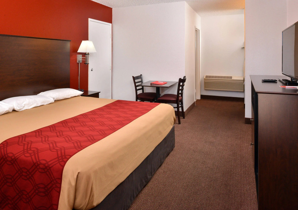 Bend Inn & Suites