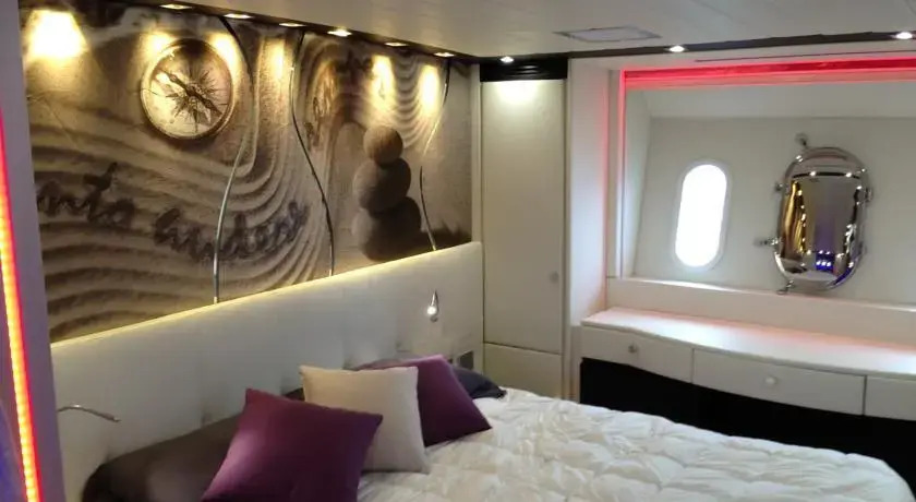 Yacht Mind Charter