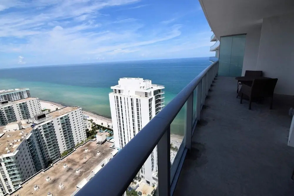Beautiful Ocean Front 3 Bed 3 Bath @ Hyde Resort!