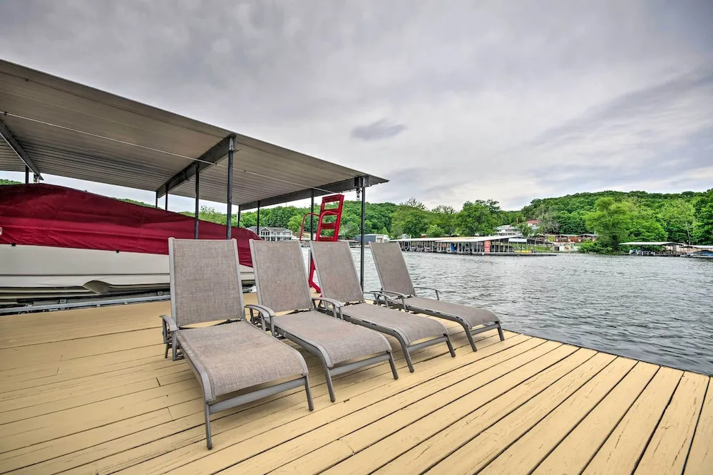 2 Decks, Dock, Fire Pit! Waterfront Lake Ozark Gem