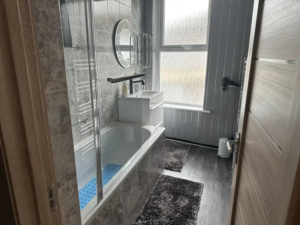 House - Sleeps 6 - Garden - Seaside - Pet Friendly