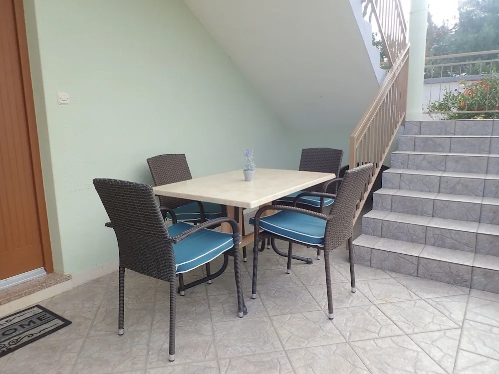 Apartments Sidro-by the sea