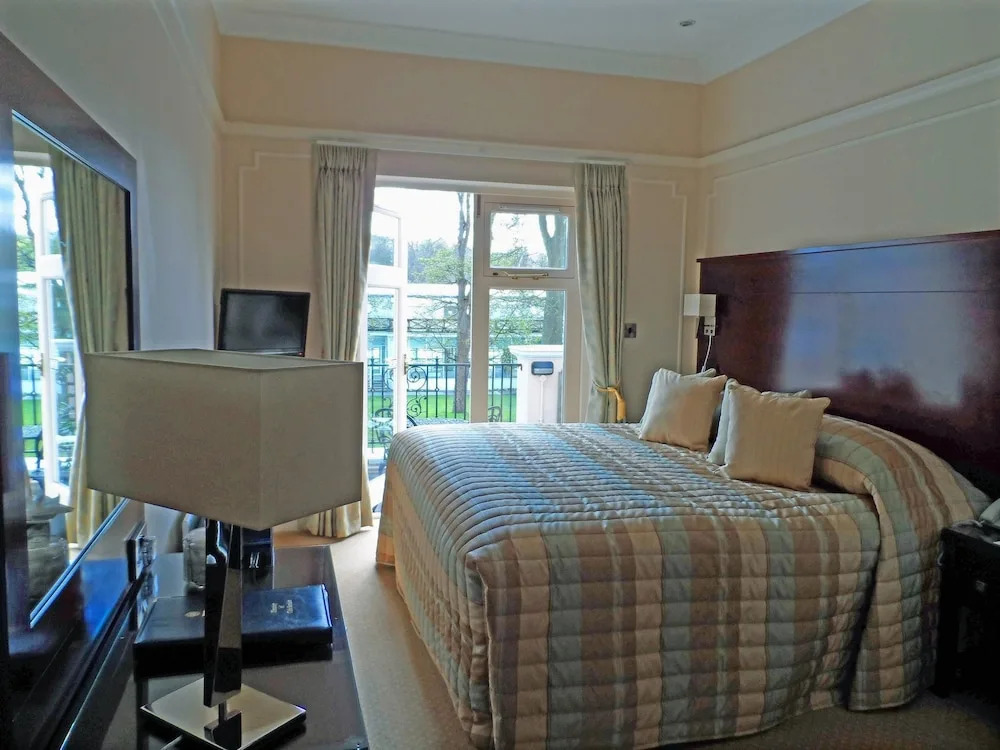 Phyllis Court Members Club