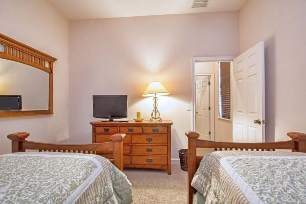 Private Oasis With Pool & Spa- 3400clr 4 Bedroom Home by RedAwning