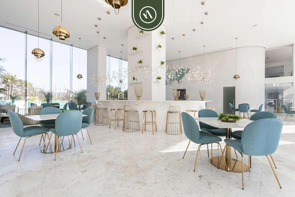 Luxury 3 BR Condo - Beach Access 1 Block Away