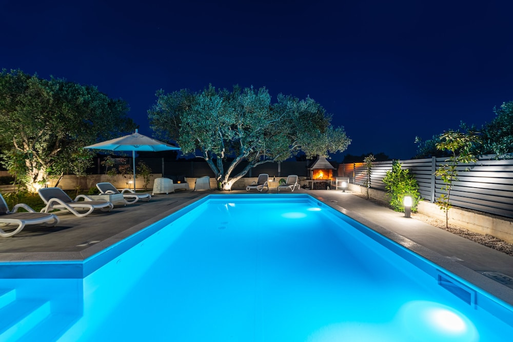 Apartment Vista Mare 1 With Heated Pool