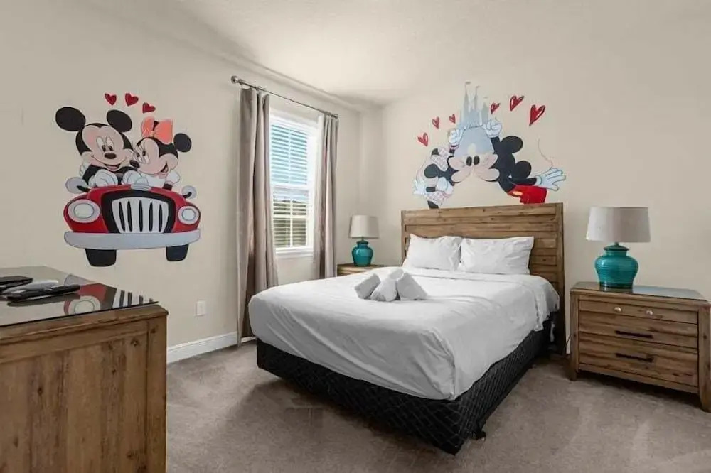 350-8-pc-open Floor Plan With Private Pool