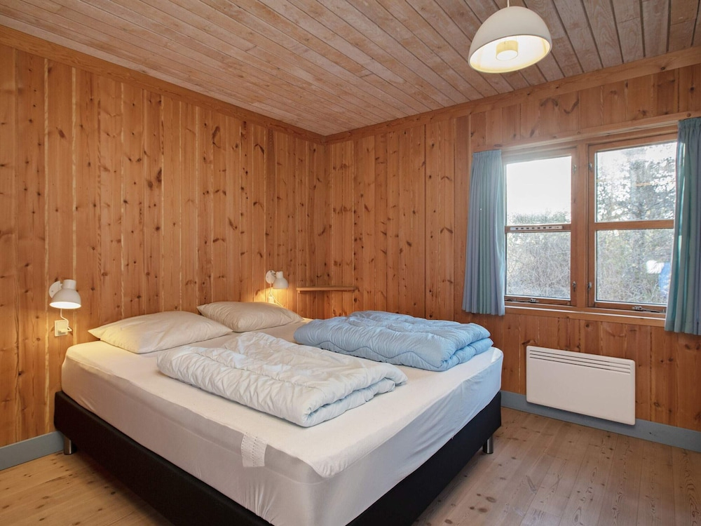 3 Rooms, 1st Row, 2+4 People, 82m2