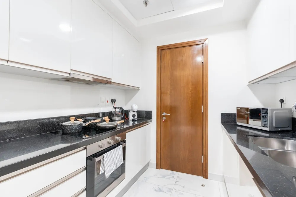 Whitesage - Fabulous Canal Views from This Waterfront Luxe Apt