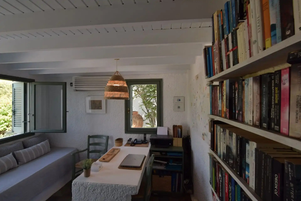 Niriides Beachfront Resort