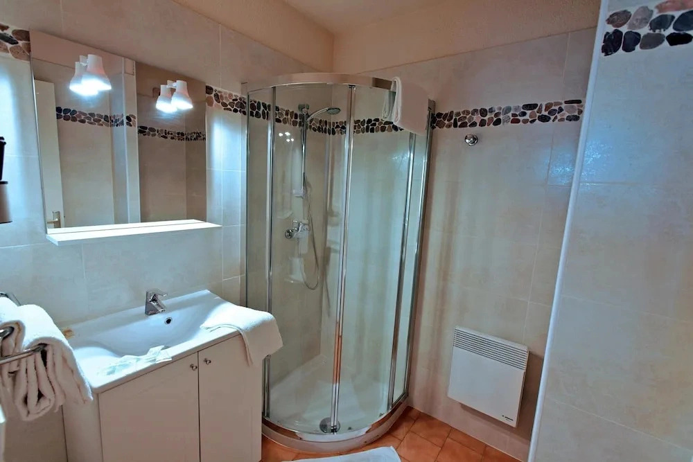 Modern 3-guest Apartment in Lile Rousse