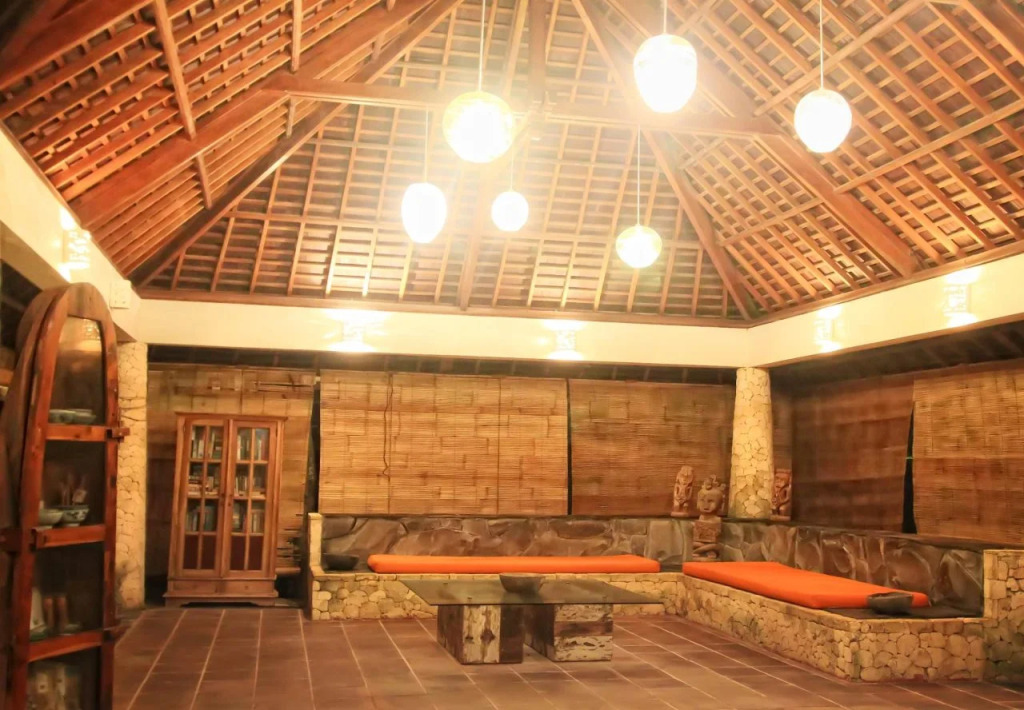 Villa Trevally