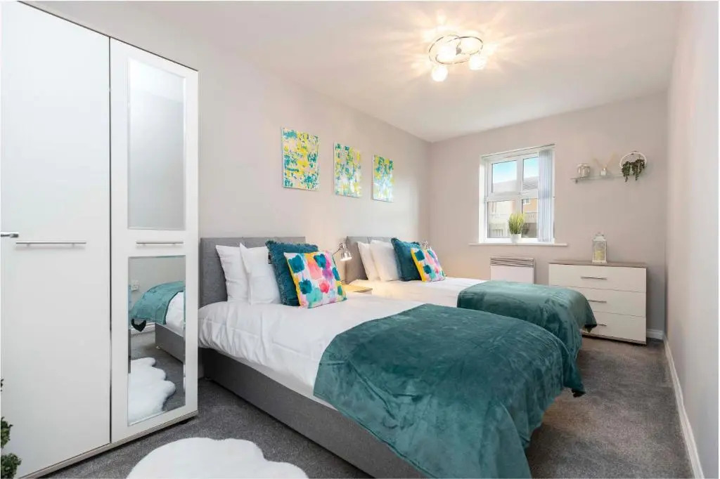 2 Bedroom Apartment in Darlington with Free Parking & Smart TV
