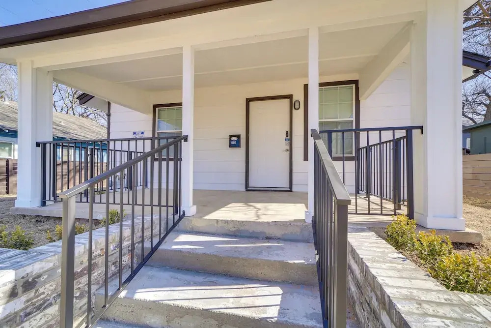 Convenient Tulsa Home - 2 Mi to Downtown