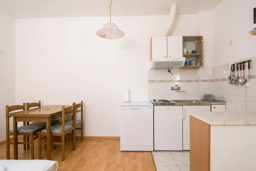 A1-apt w. Shared Pool & Balcony,next to the Beach