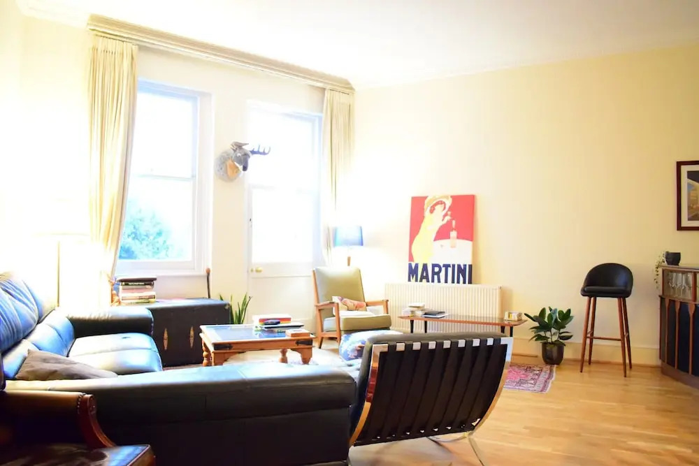 Kensington 2 Bedroom Flat With Balcony