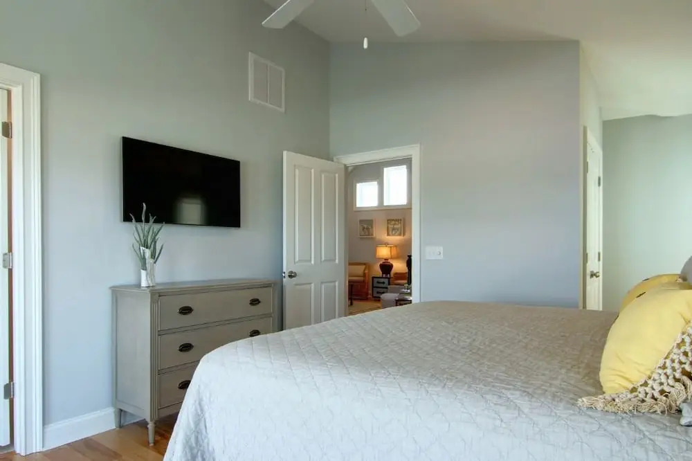 Latitudes - 5 Br Home