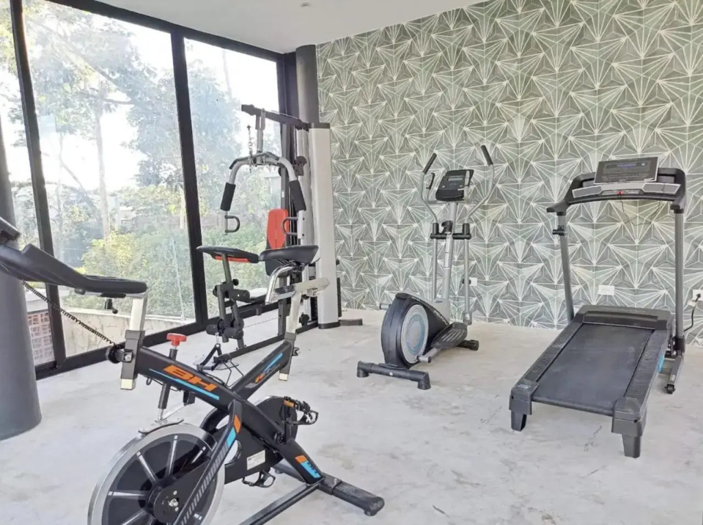 101 Amena Modern 1BR APT w/GYM (10 min to beach)