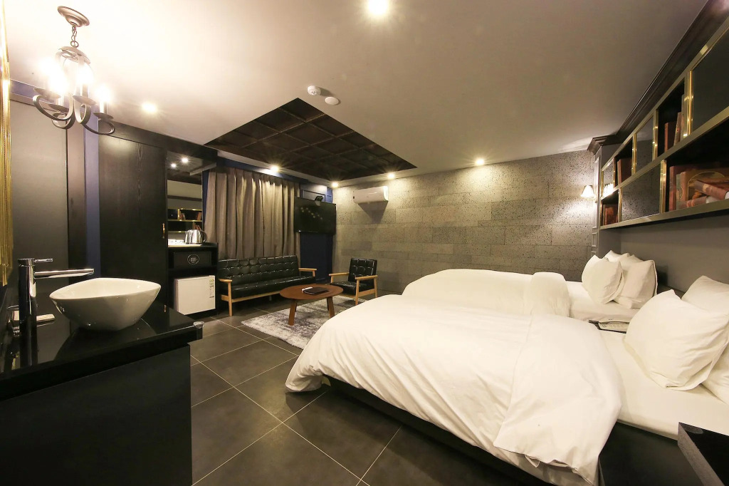 Kobos Hotel