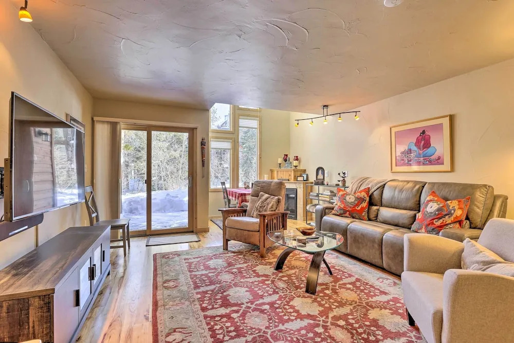 7 Mi to Ski: Waterfront Townhome in Frisco!
