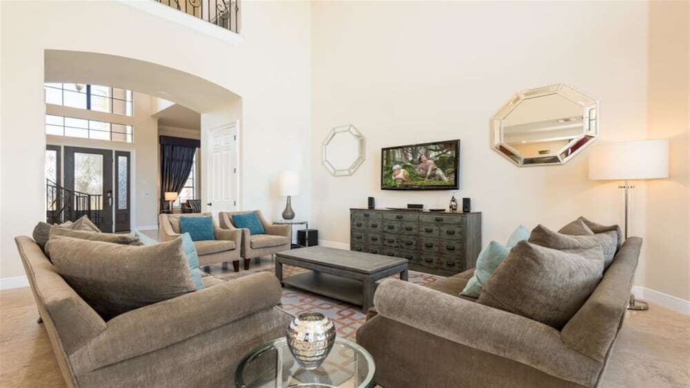 A Beautiful 5 bed villa with a pool & spa