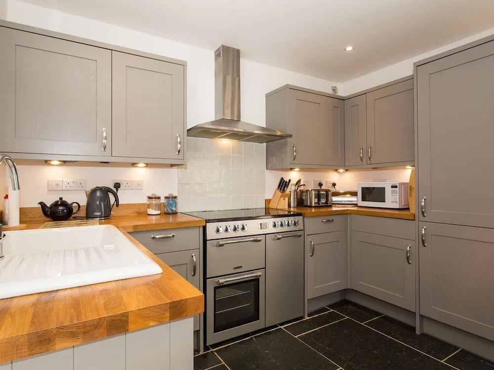Plush Holiday Home in Tavistock with Garden near Swim Center