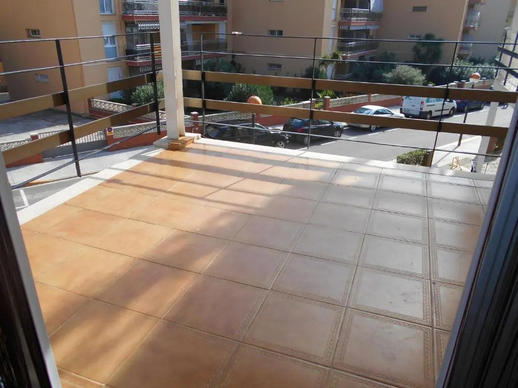 Salida directa al Paseo Marítimo de La Horta 110B - INMO22